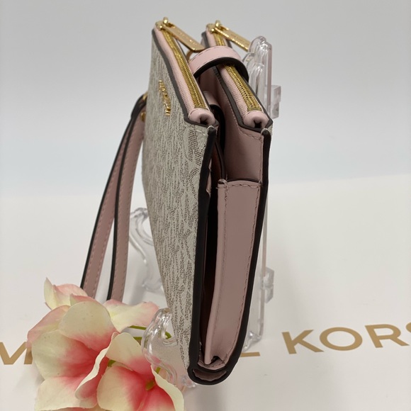 MICHAEL KORS DOUBLE ZIP WRISTLET POWDER BLUSH - Picture 11 of 16